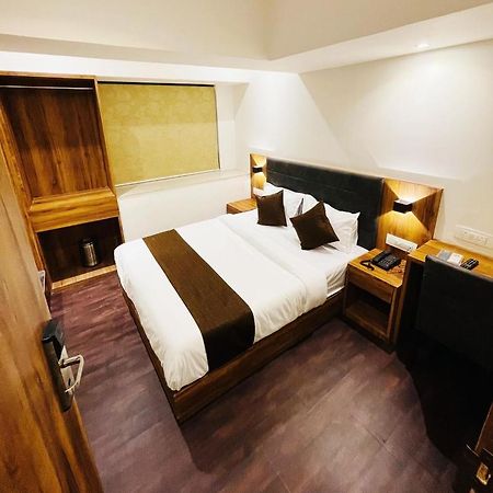 Hotel Hilton Suites Bombay Exterior foto