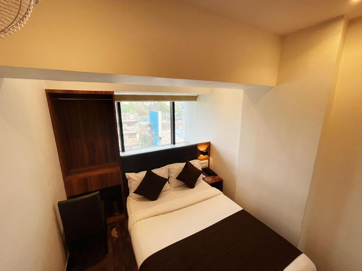 Hotel Hilton Suites Bombay Exterior foto