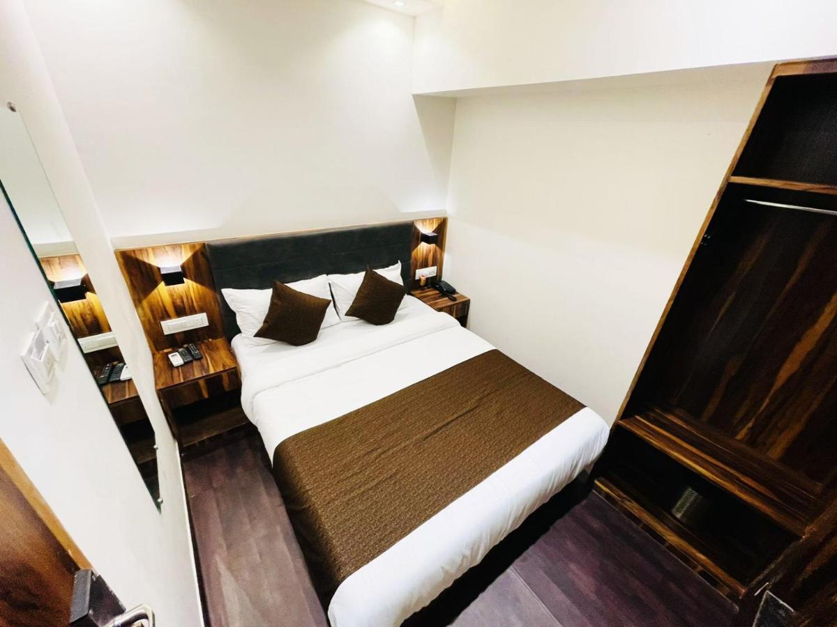 Hotel Hilton Suites Bombay Exterior foto